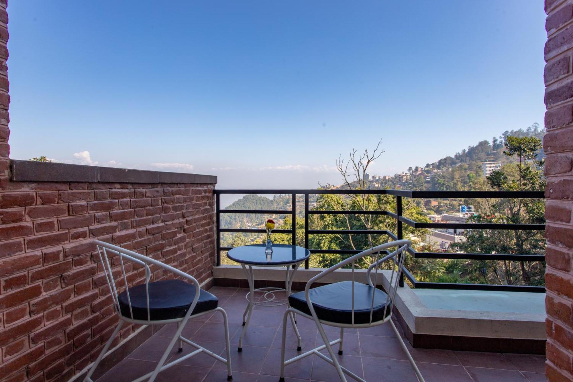 Hotel Sarathi Дхуликхел Экстерьер фото