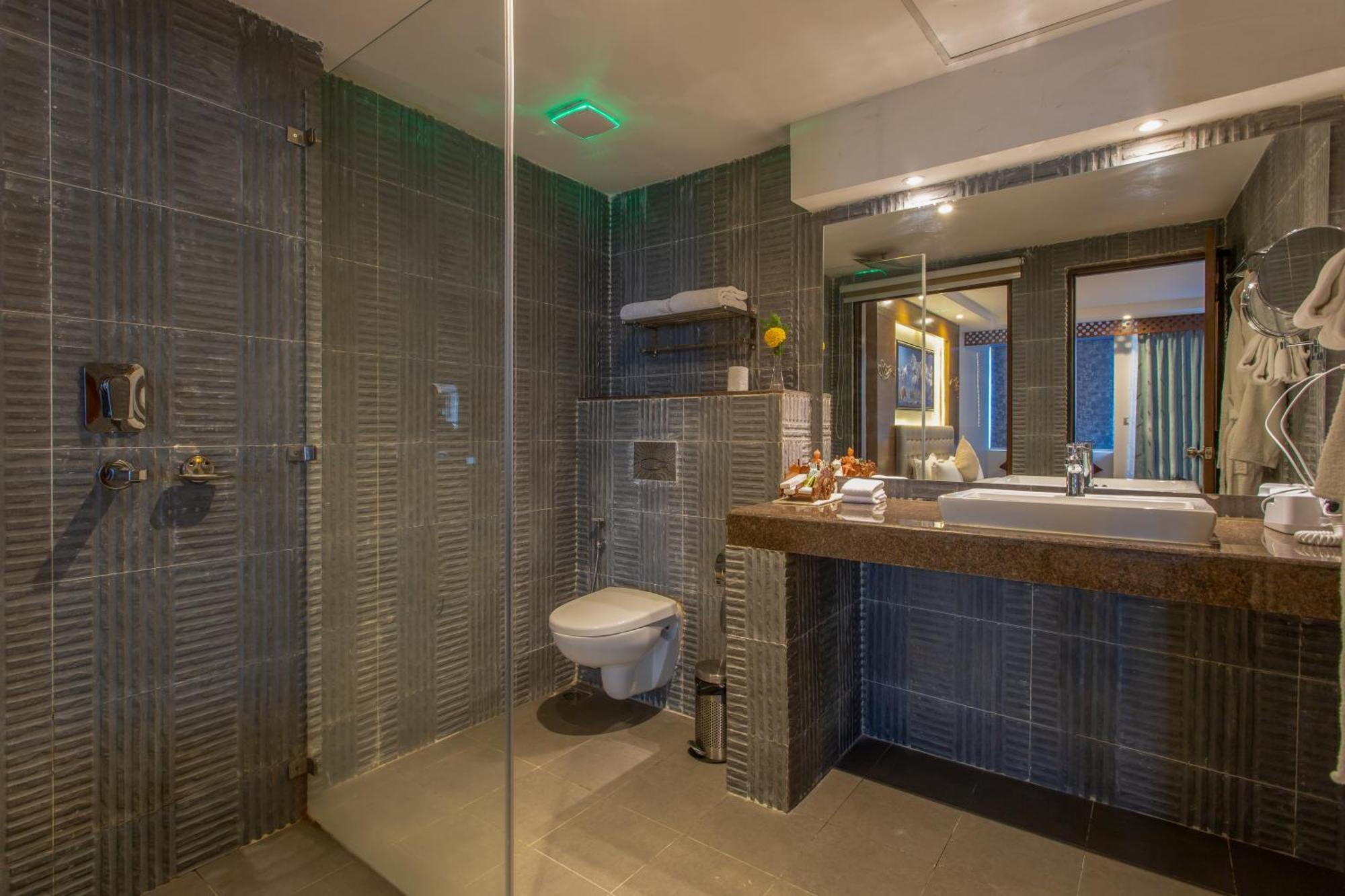 Hotel Sarathi Дхуликхел Экстерьер фото