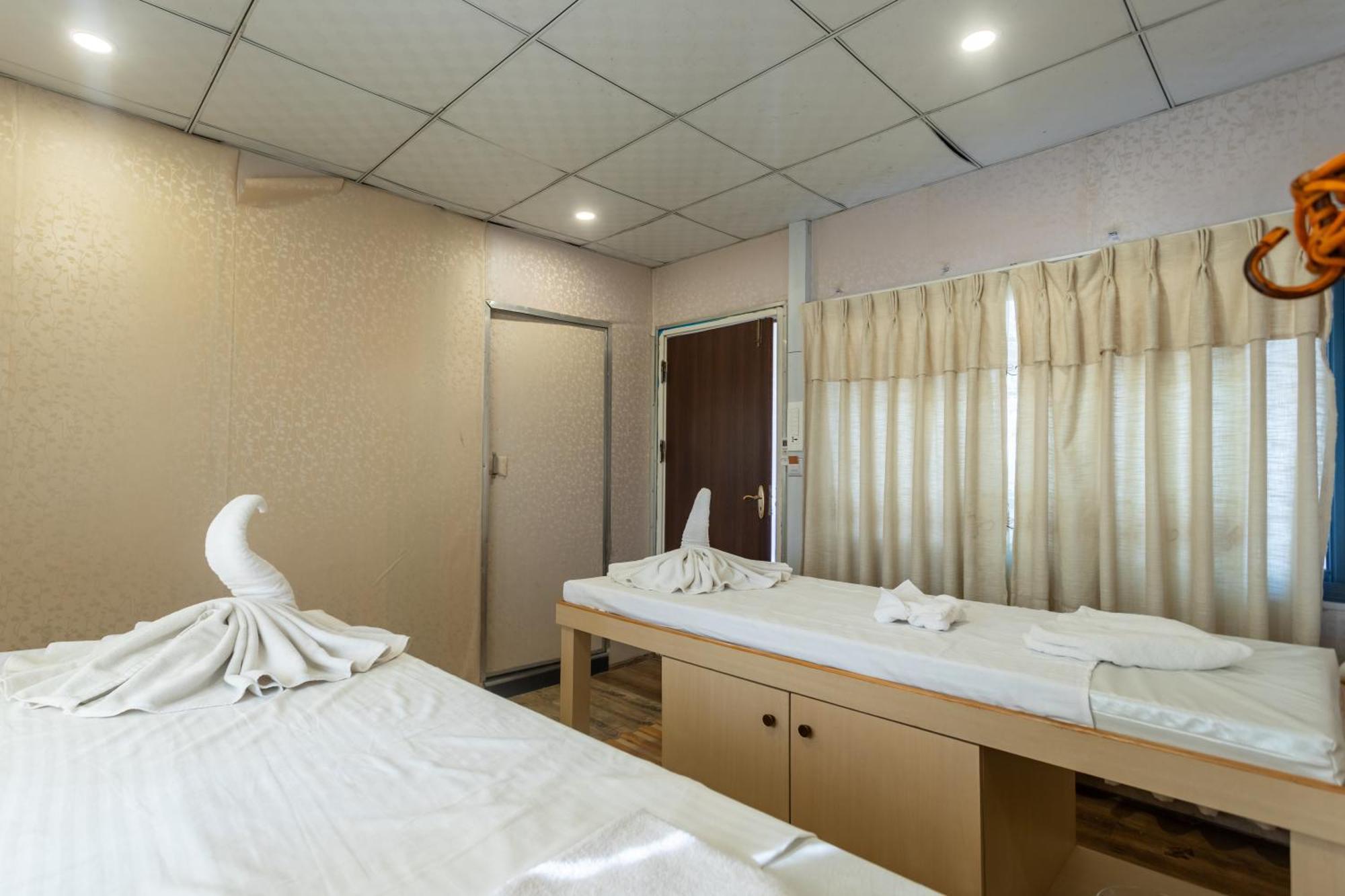 Hotel Sarathi Дхуликхел Экстерьер фото