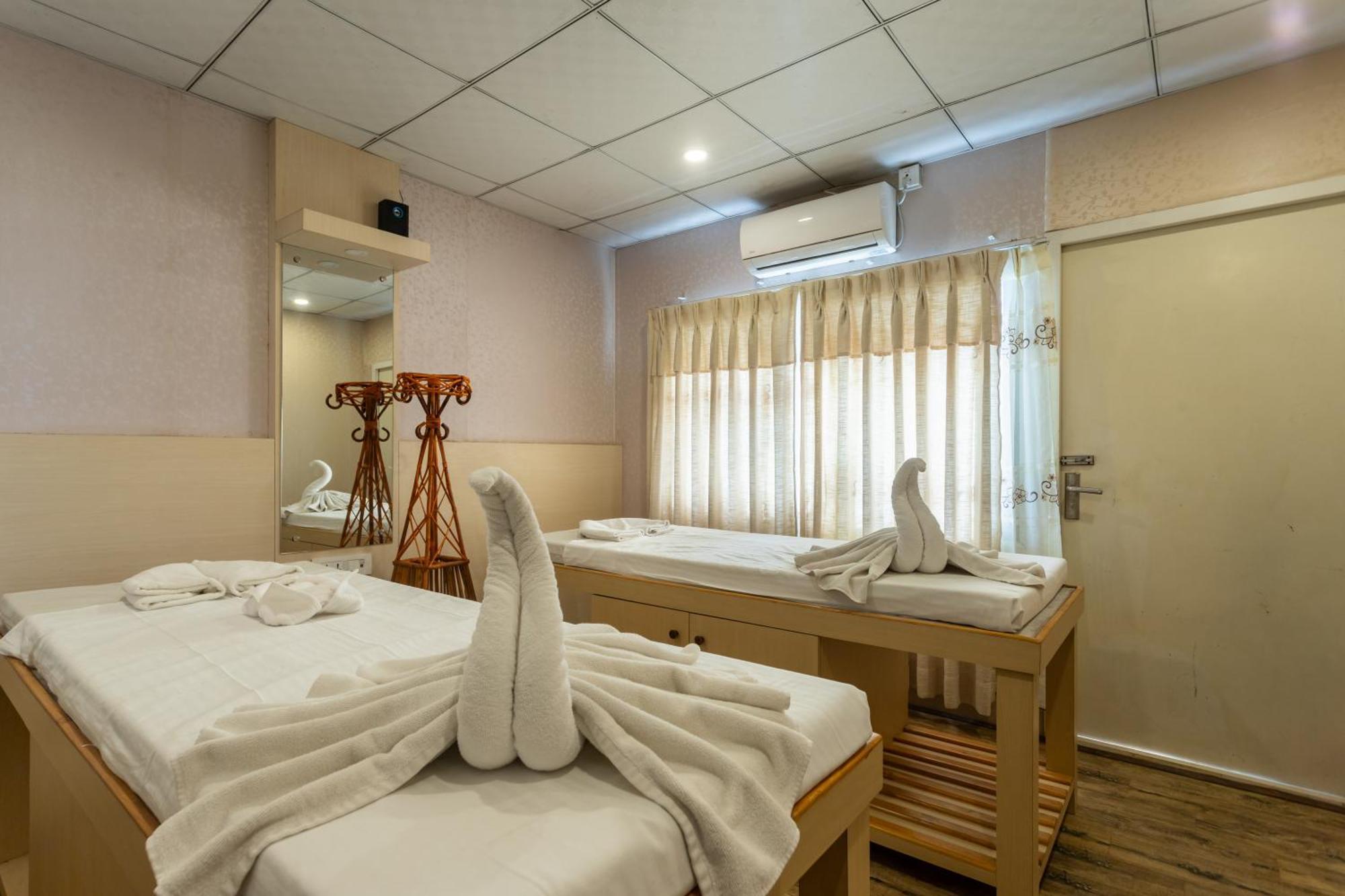 Hotel Sarathi Дхуликхел Экстерьер фото